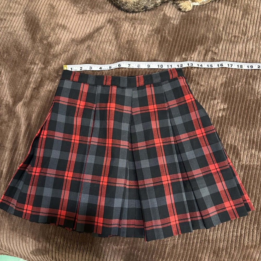 Red and Black Mini Skater Skirt with Pleated Design for Casual Wear